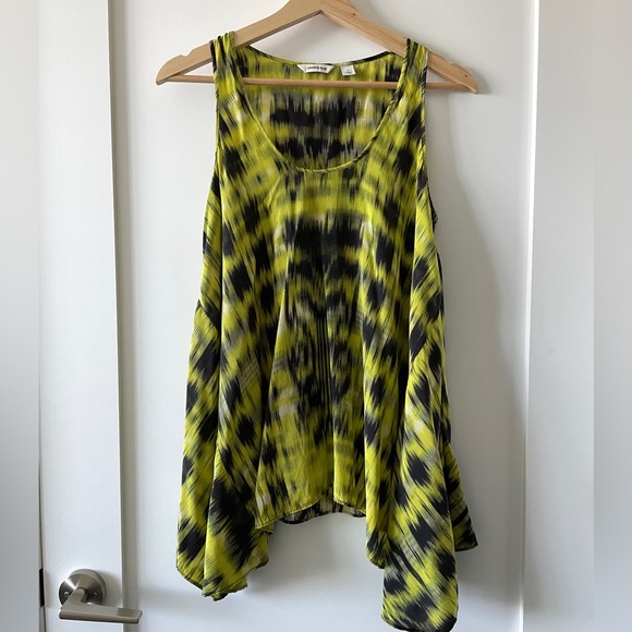 NWOT COUNTRY ROAD 100% Silk Top Hi Lo Hem - Picture 1 of 3
